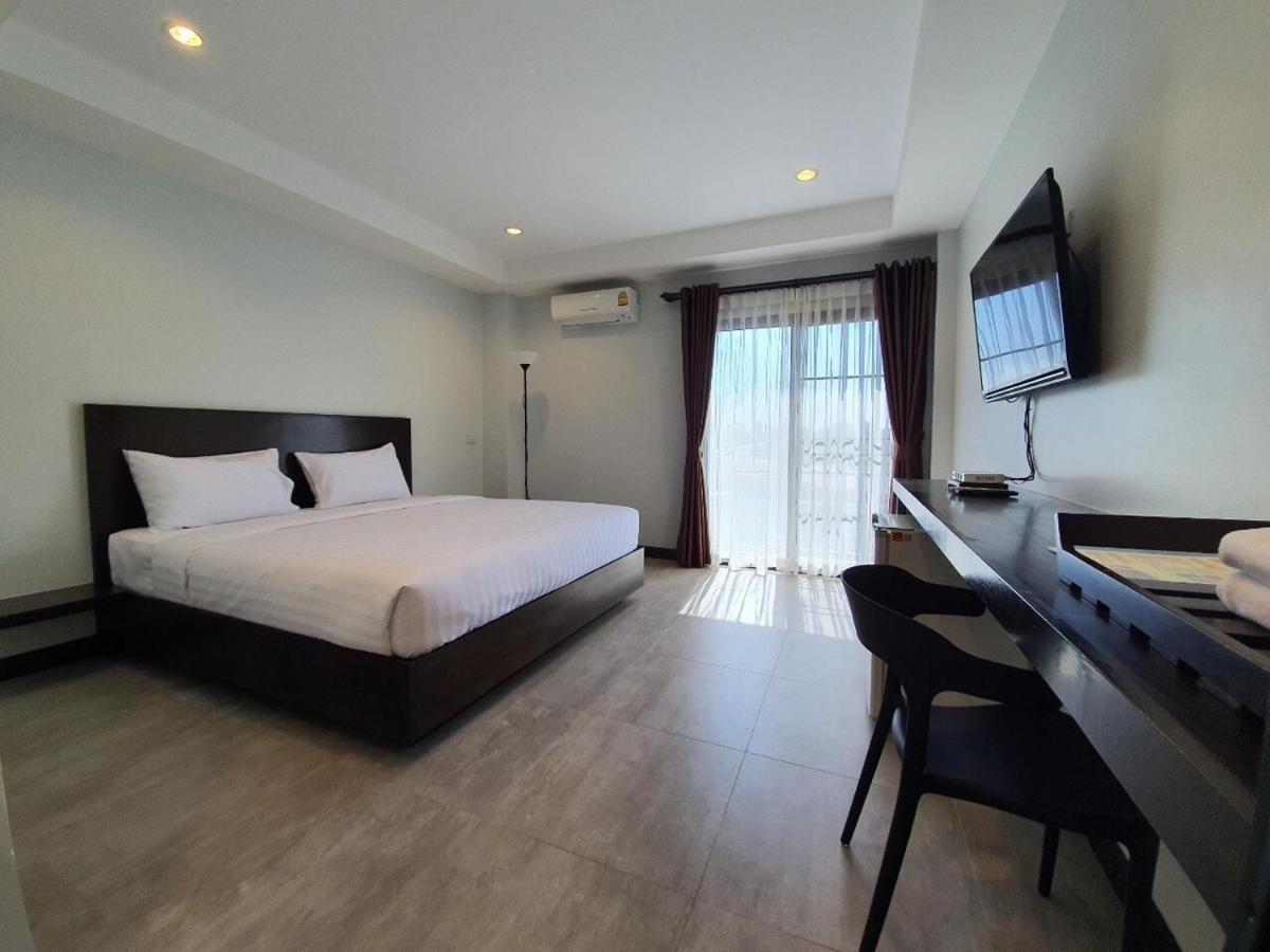 T-Nee Hotel@Udon Udon Thani Bagian luar foto