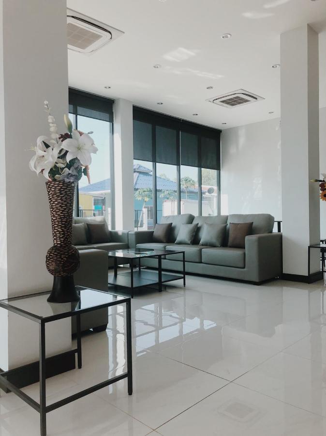 T-Nee Hotel@Udon Udon Thani Bagian luar foto