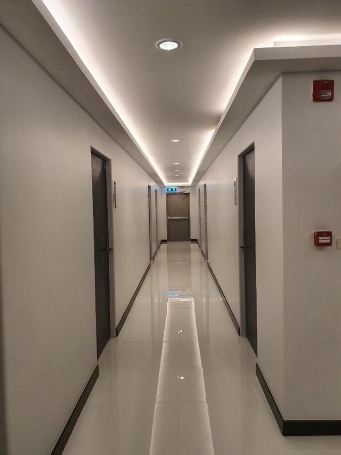 T-Nee Hotel@Udon Udon Thani Bagian luar foto